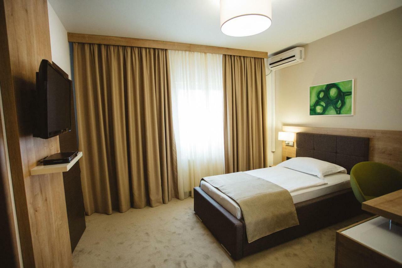 Hotel Zelenkrov Cepin Zewnętrze zdjęcie