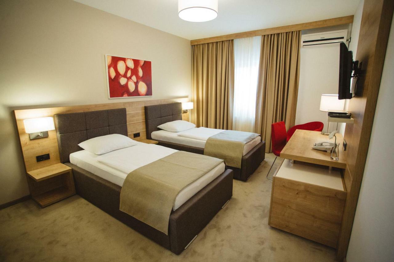 Hotel Zelenkrov Cepin Zewnętrze zdjęcie