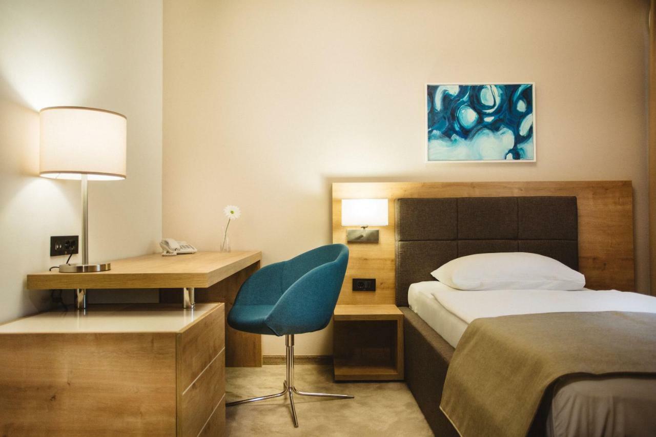 Hotel Zelenkrov Cepin Zewnętrze zdjęcie