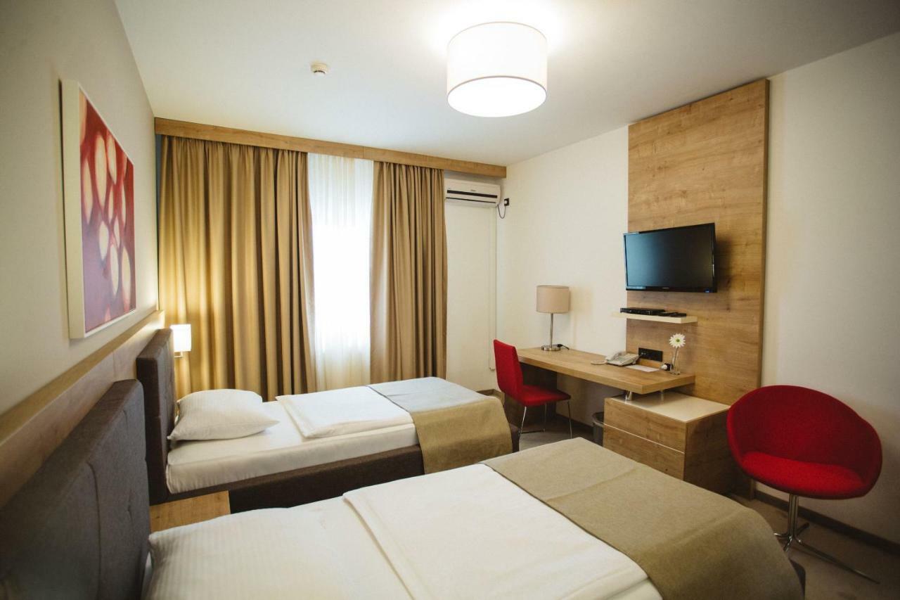 Hotel Zelenkrov Cepin Zewnętrze zdjęcie