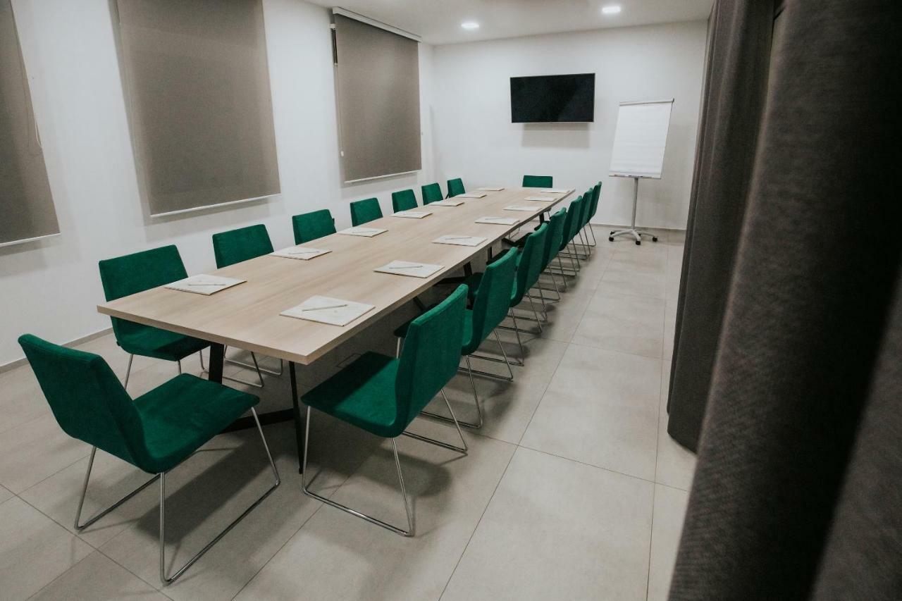 Hotel Zelenkrov Cepin Zewnętrze zdjęcie