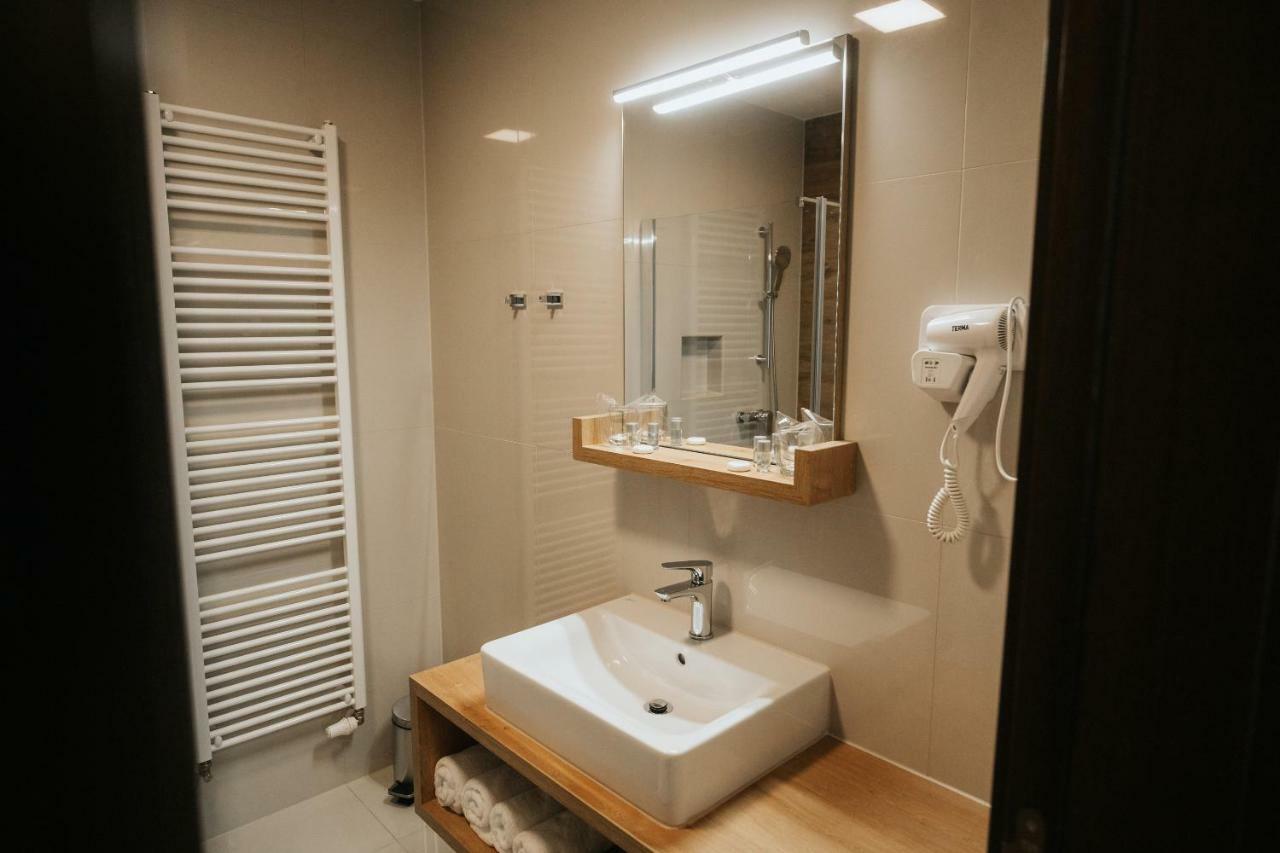 Hotel Zelenkrov Cepin Zewnętrze zdjęcie